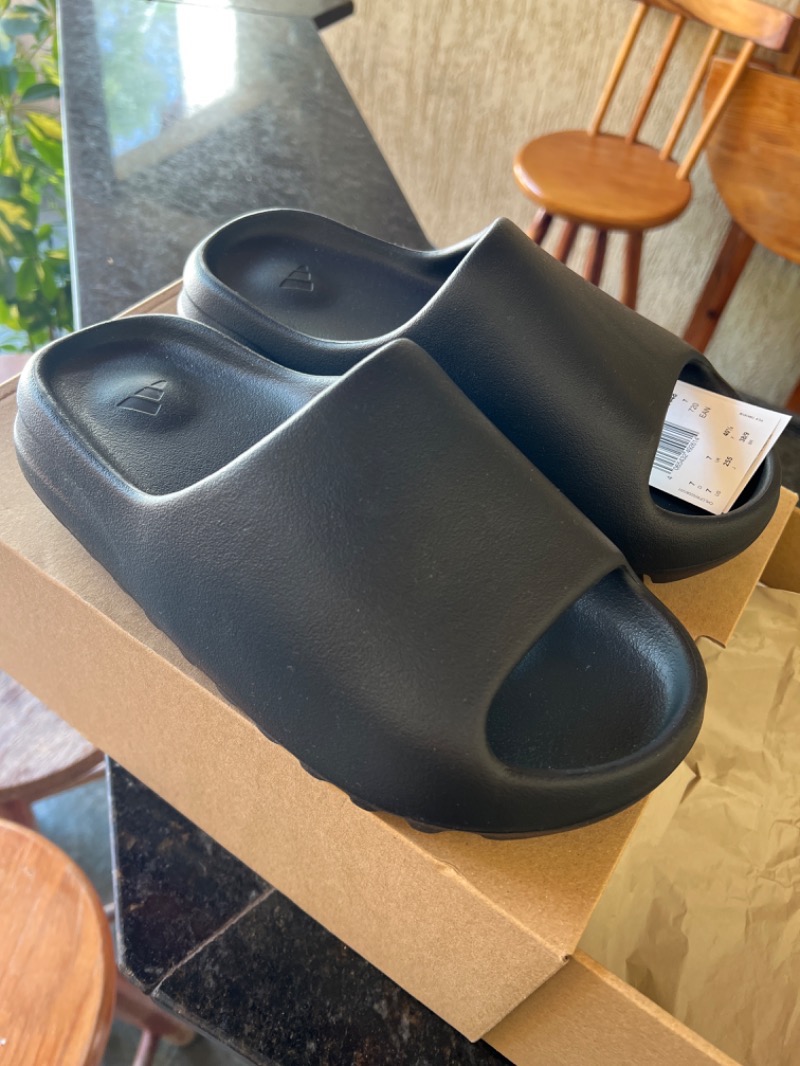 Yeezy Slide Onyx — 39 / 38/9, Novo
