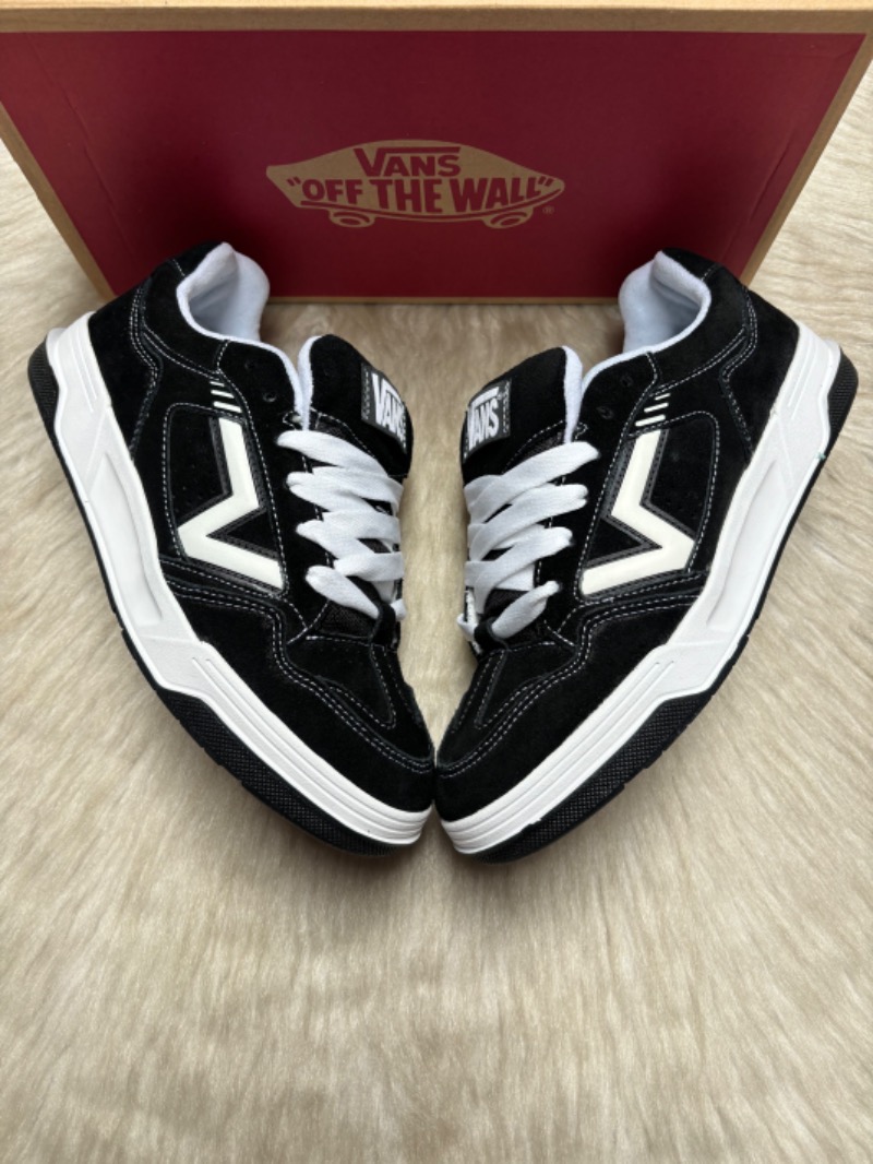 Foto 4 de Vans Upland Black White — 41, Novo