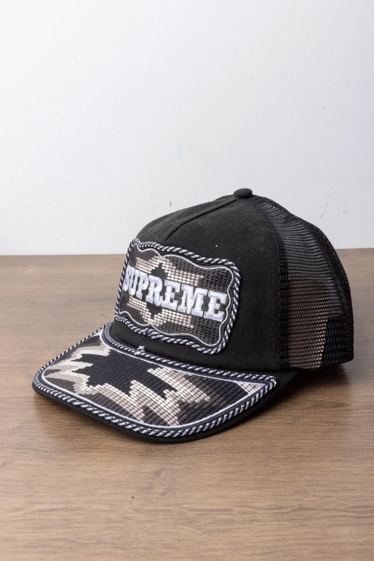 Boné Supreme Western Embroidered Mesh Back 5-Panel Black SS26-W12 — Único, Novo